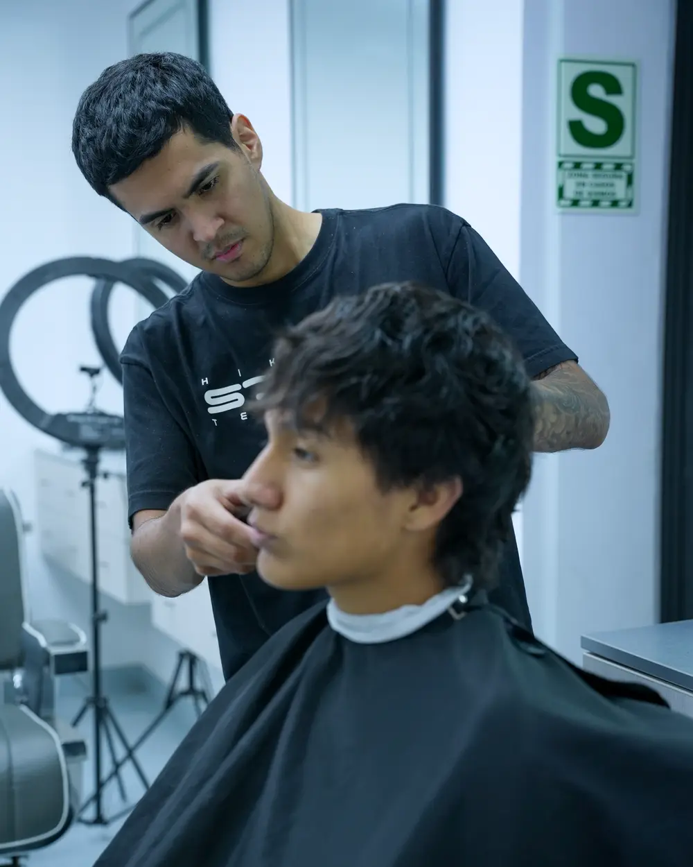 Barbería CIRUJANOS · La Casa Blanca en Lince, Lima — trabajo real del studio